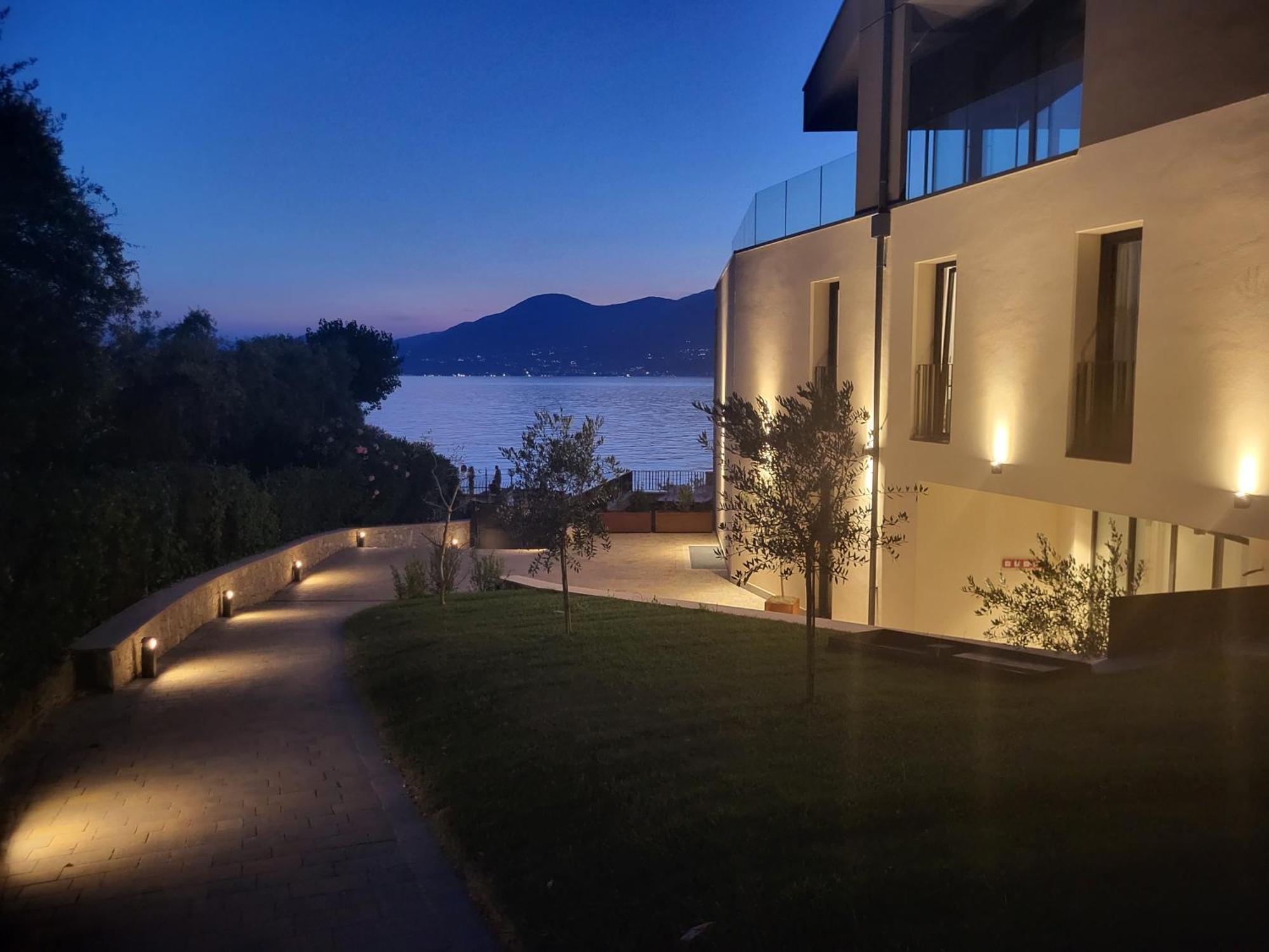 Attilio High Living Suites - Adults Only トッリ・デル・ベーナコ エクステリア 写真