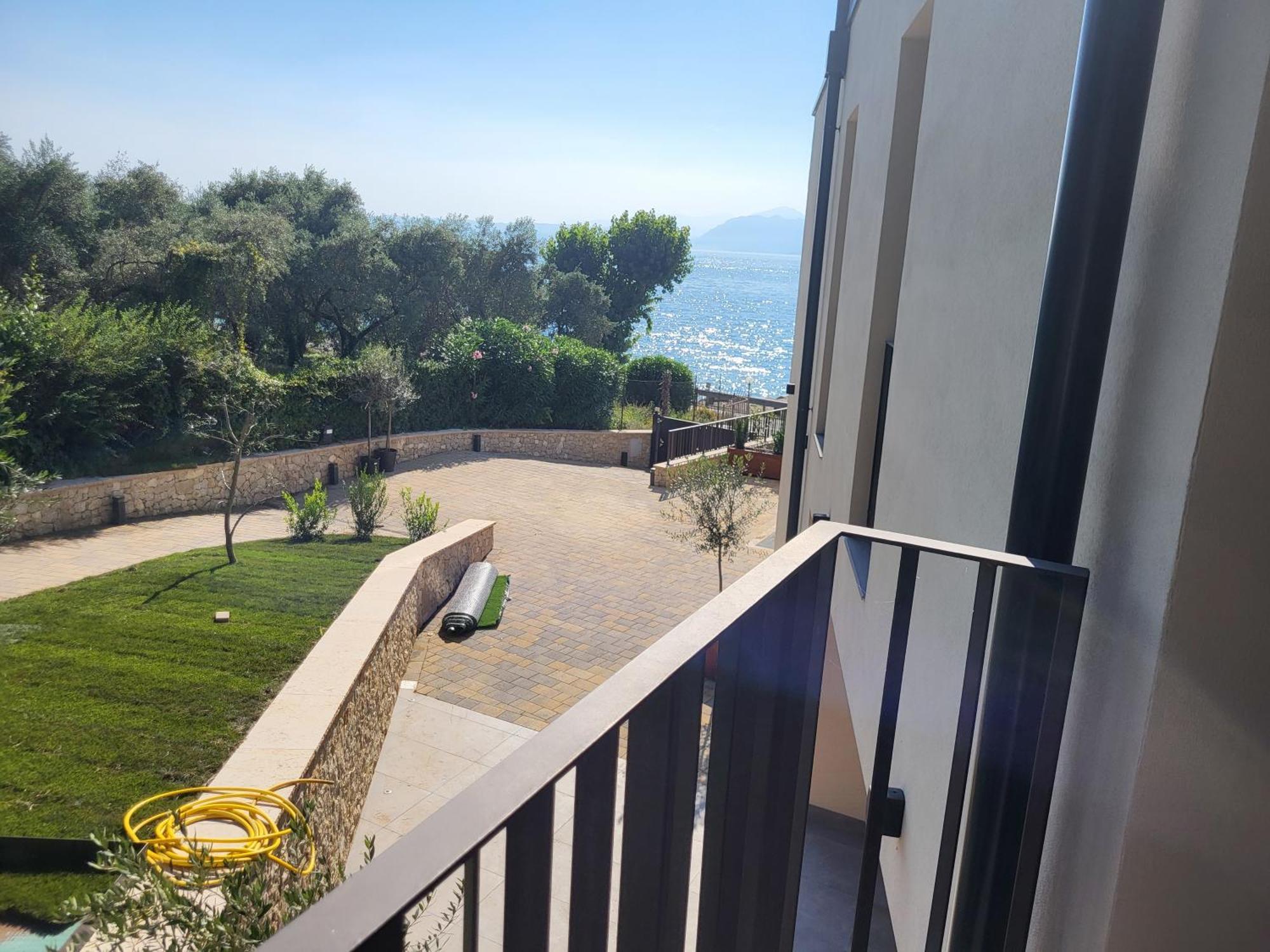 Attilio High Living Suites - Adults Only トッリ・デル・ベーナコ エクステリア 写真