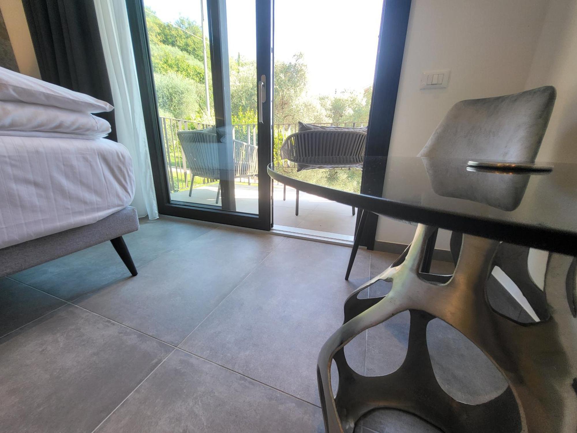Attilio High Living Suites - Adults Only トッリ・デル・ベーナコ 部屋 写真