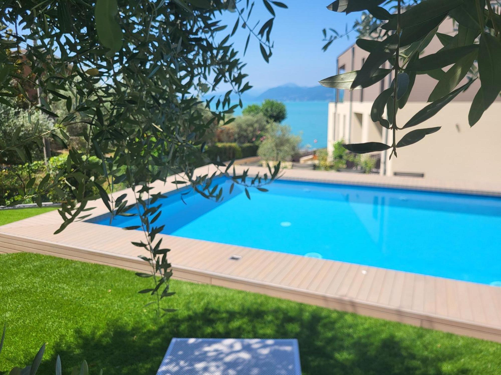 Attilio High Living Suites - Adults Only トッリ・デル・ベーナコ エクステリア 写真